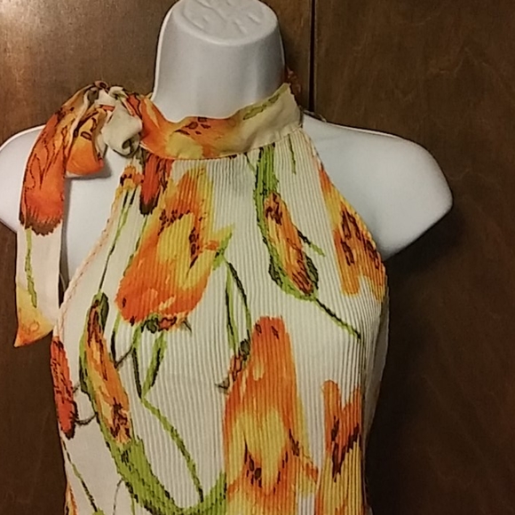 💗HOST PICK 💗 SERENADE WHITE ORANGE FLORAL ACCORDION TOP - Picture 5 of 6